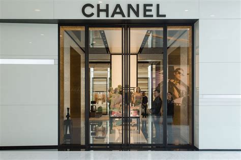 “Chanel” แบรนด์แฟชั่นสุดหรูจากฝรั่งเศส ที่ Emquartier.